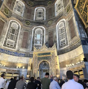 شركة التراث الدمشقي تعانق التاريخ في مكتبة مسجد آيا صوفيا"
